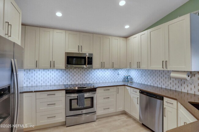 Building Photo - 228 Jardin De Mer Pl