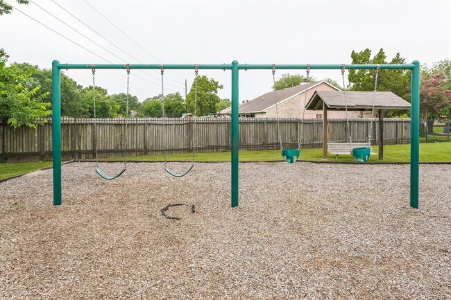 Building Photo - 15411 La Loma Dr