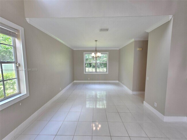 Building Photo - 584 Cambridge Dr