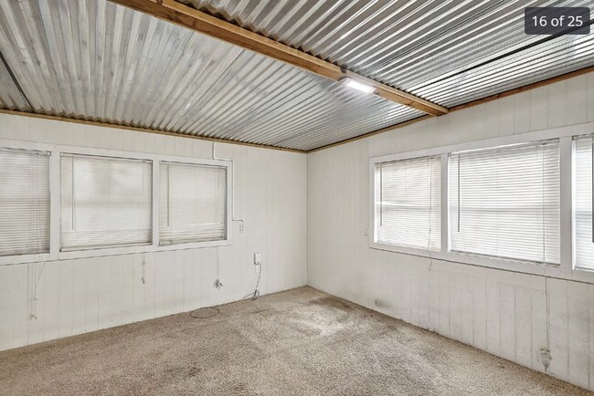 Building Photo - 3-Bedroom Home + Bonus Room in SE Springfield