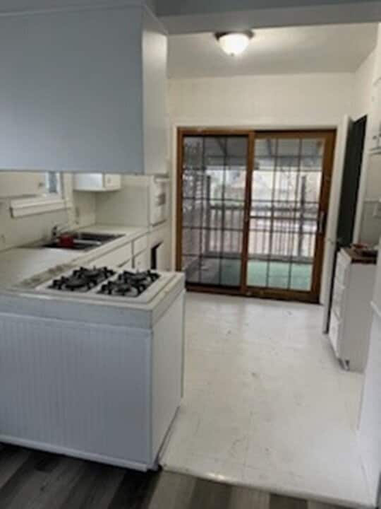Building Photo - Property available now! (Section 8 ready)