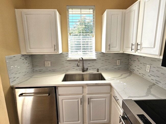 Kitchen - 7442 S Quail Cir