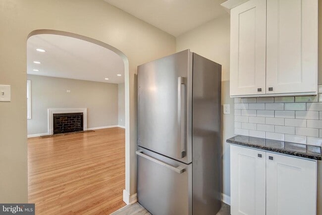 Building Photo - 115 Locust St