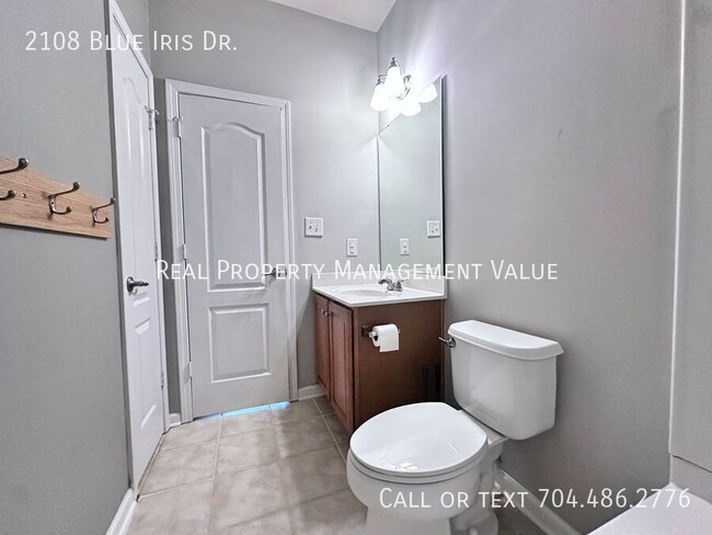 Building Photo - 2108 Blue Iris Dr