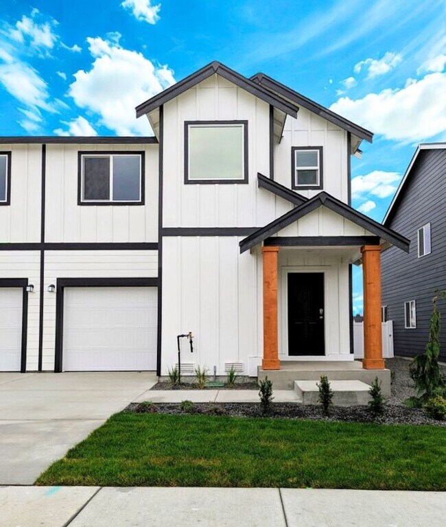 Primary Photo - Townhome in Post Falls!