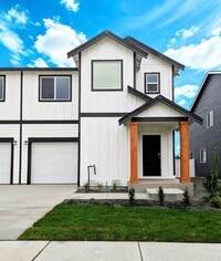 Building Photo - Townhome in Post Falls!