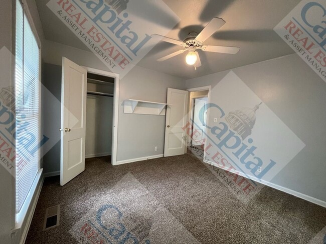 Building Photo - Charming 3 Bedroom