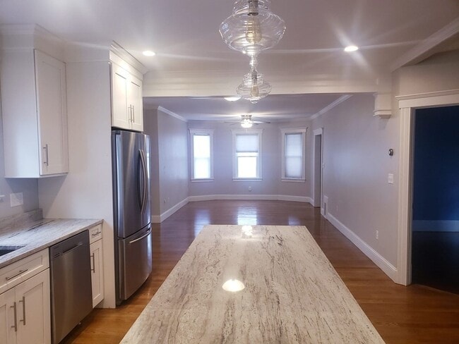 Building Photo - 20 Ridgecrest Ter