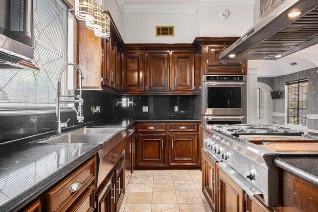 Building Photo - 7415 Naremore Dr
