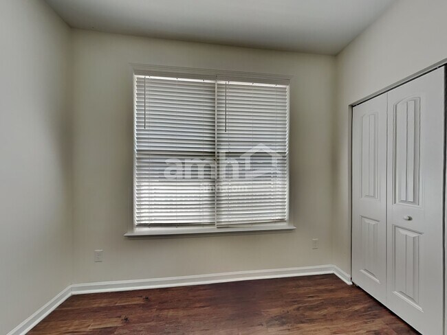 Building Photo - 125 Bur Oak Dr