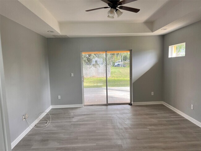 Building Photo - 1301 SW Gahaf Ave