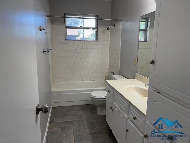 Building Photo - 1932 Glenwood Dr