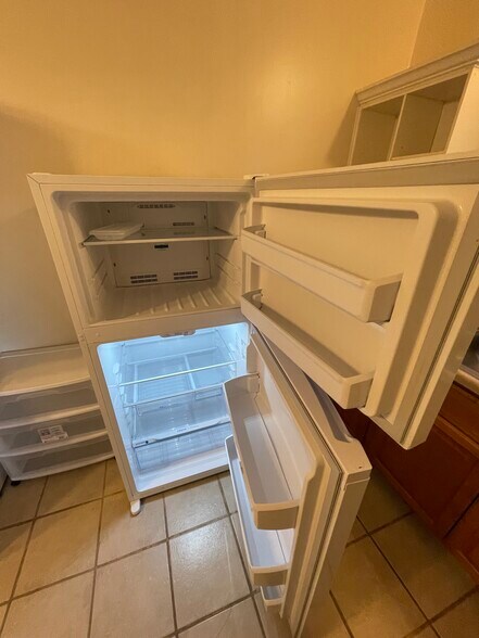 Building Photo - 1315 China St