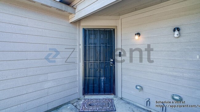 Building Photo - 9836 Lanewell St