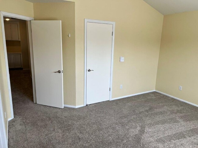 Building Photo - Modern 4 Bedroom 3 Bath Close to Marina Suisun City *Star Rentals