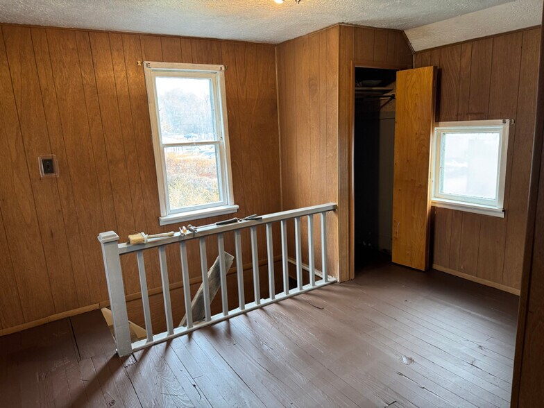 Building Photo - 1061 Raymond St