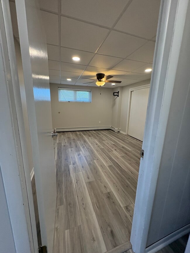Building Photo - 211 Tulip Cir