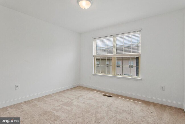 Building Photo - 703 Skippers Ln