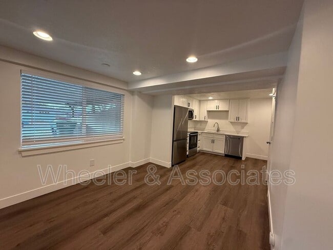 Building Photo - 3718-3718 Brinker Ave