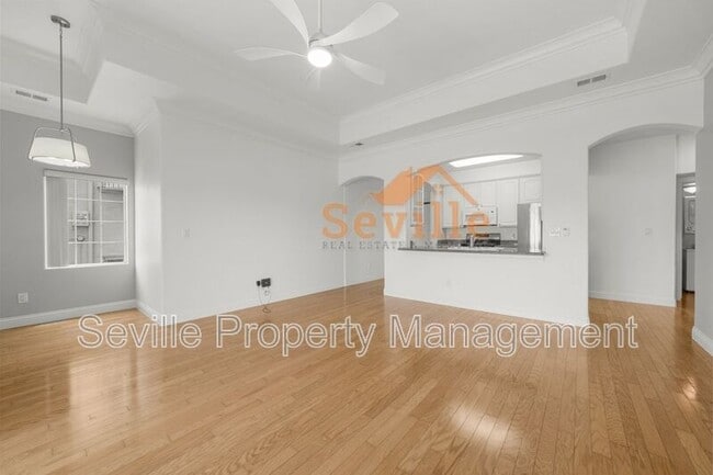 Building Photo - 569 Merritt Ave
