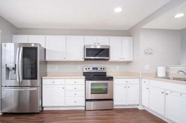 Building Photo - 5286 Royal Arch Casca Dr