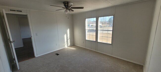 Building Photo - 120 Linda Sue Ln