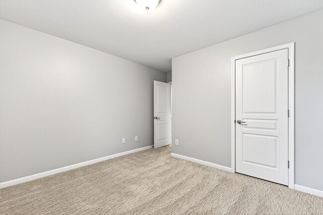 Building Photo - Cozy 3BR Townhouse in Glenwood Crossing!