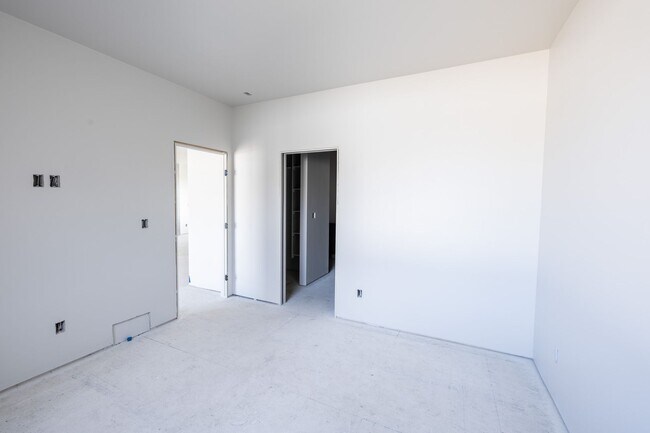 Building Photo - BRAND NEW 4 Bed/2 Full Bath Twin Home Main Unit in Sugar City! ALL UTLITIES ARE INCLUDED IN PRICE!!!