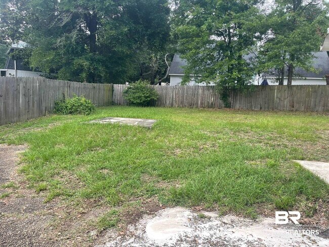 Building Photo - 107 Brentwood Dr
