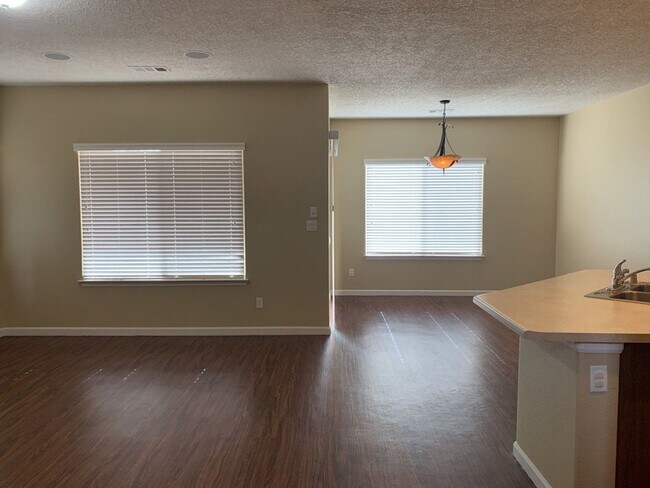 Building Photo - 229 Loma Linda Loop NE