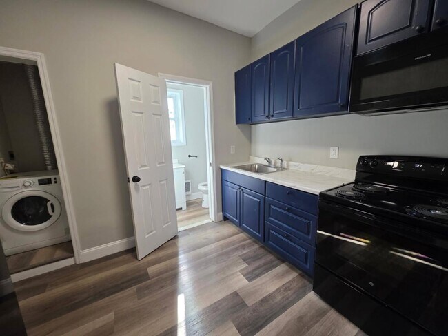 Building Photo - 176 Chelsea