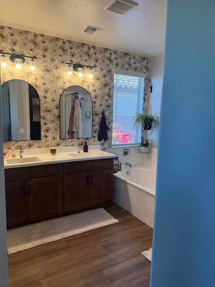 Building Photo - 3552 W Dreamy Draw Dr