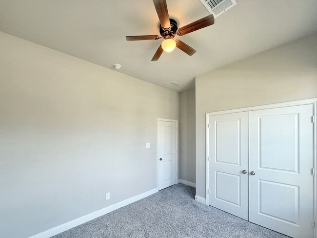 Building Photo - Gorgeous 4-Bedroom Home in Woodbridge Esta...