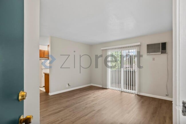 Building Photo - 1185 Meadow Ln