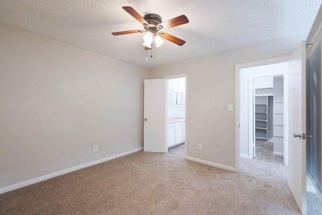 Building Photo - NEW 1x1!  Fantastic Emory area location - ...