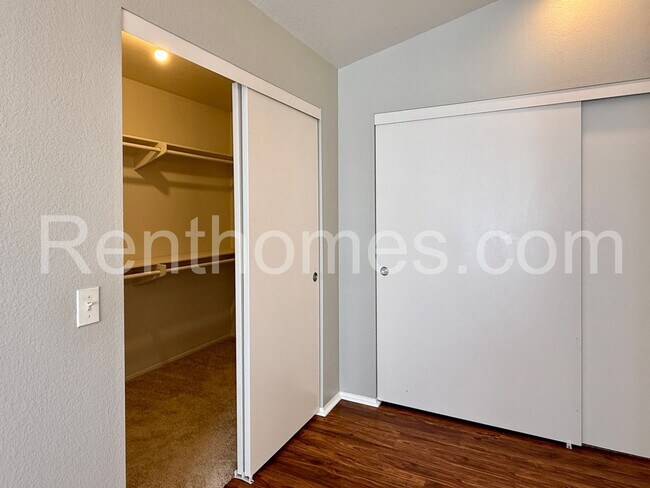 Building Photo - 1737 Willowhaven Rd