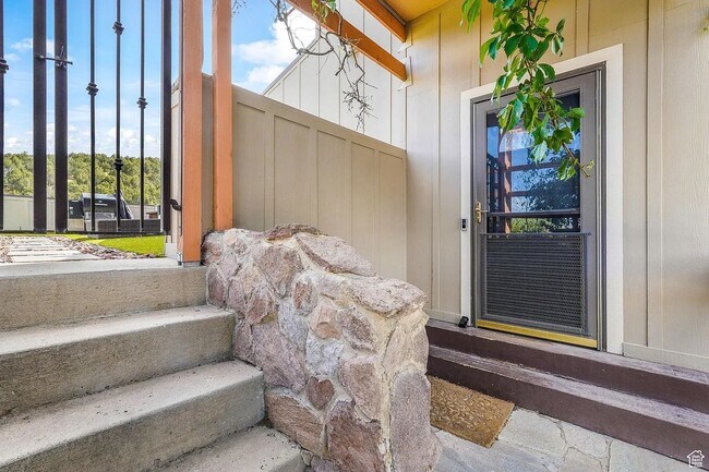 Building Photo - Scenic Mountain View Rental Minutes from Shopping & Trails!