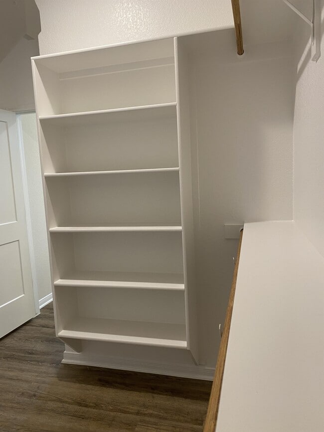 Building Photo - 808 Killam Dr