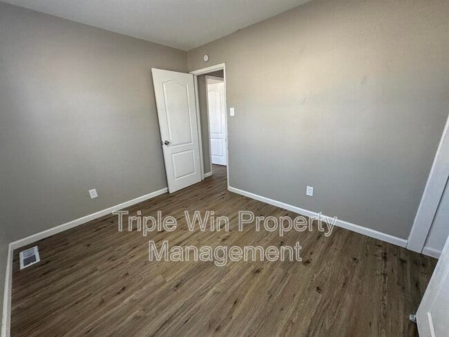 Building Photo - 5122 Ville Maria Ln