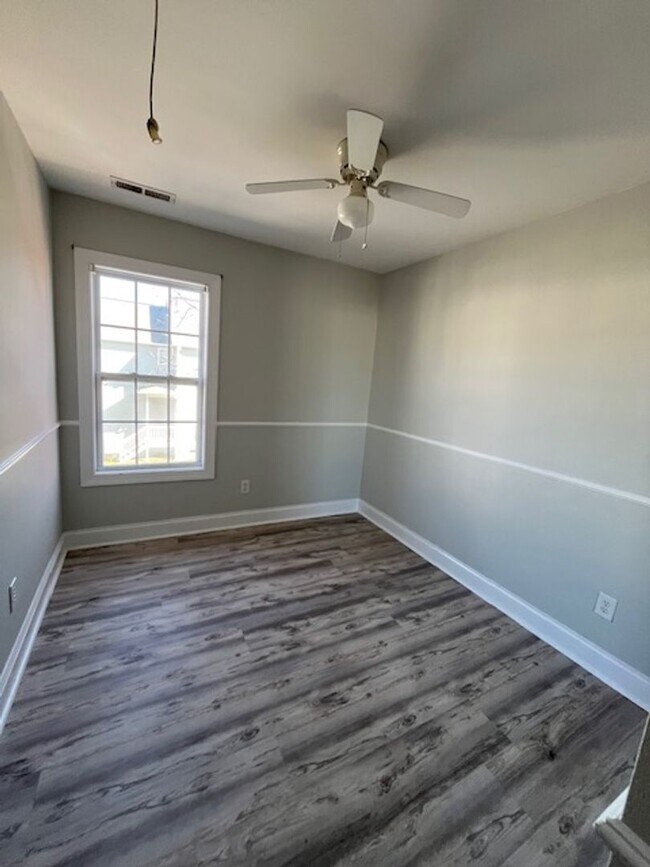 Building Photo - Lovely Home in the Love Grove subdivision!