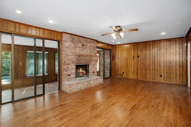 Building Photo - 2837 Hermosa Dr