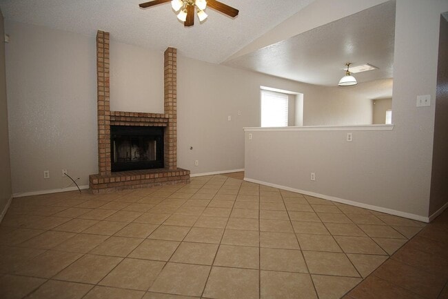 Building Photo - 1417 Desierto Rico Ave