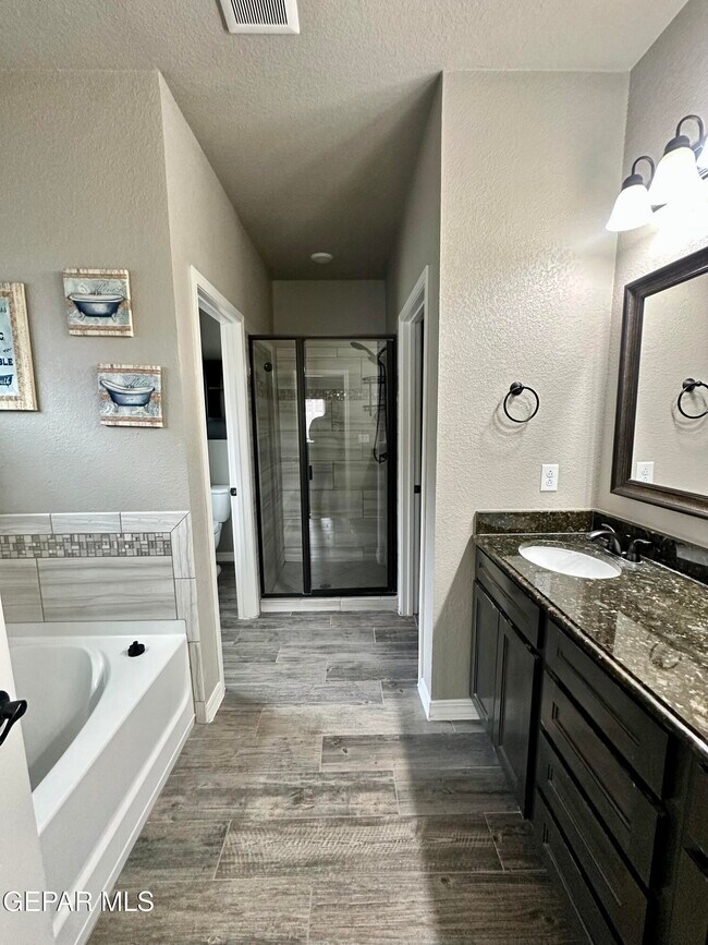 Building Photo - 7785 Enchanted Cir Dr