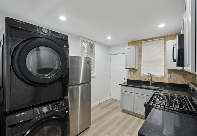 Building Photo - 2828 Winton St