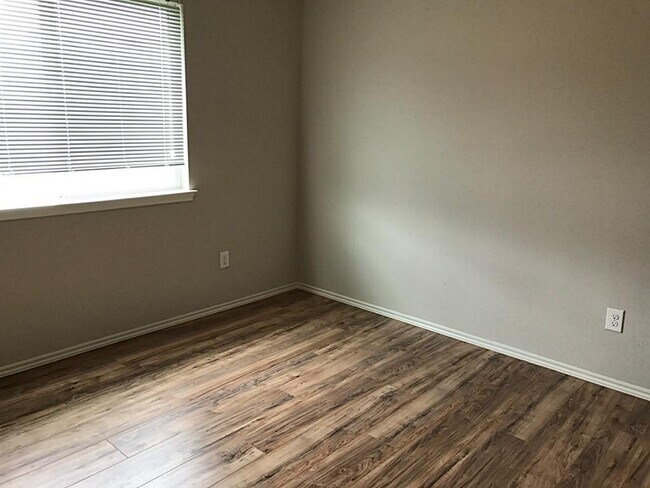 Building Photo - 12702 Claradeen Ct