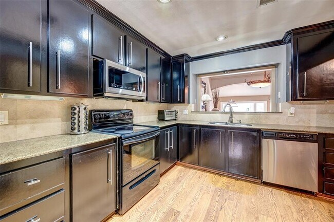 Building Photo - 5141 Del Monte Dr