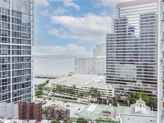Building Photo - 485 Brickell Ave