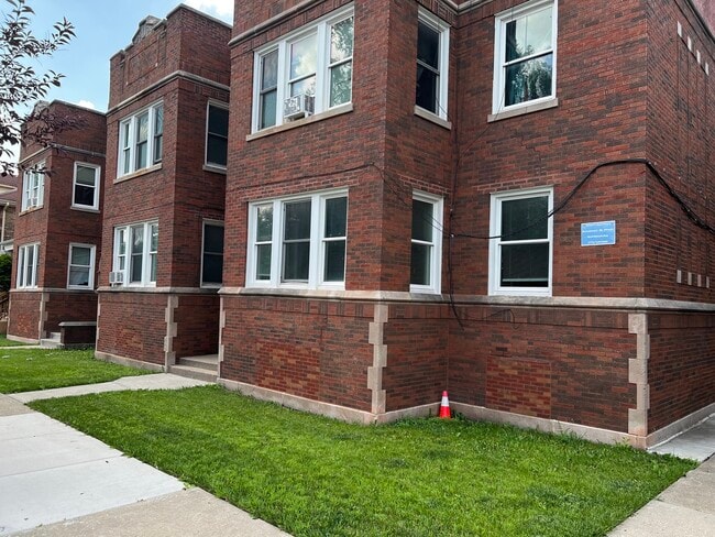 Building Photo - 10500 S Wabash Ave