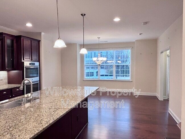 Building Photo - 136 Spring Pine Ln