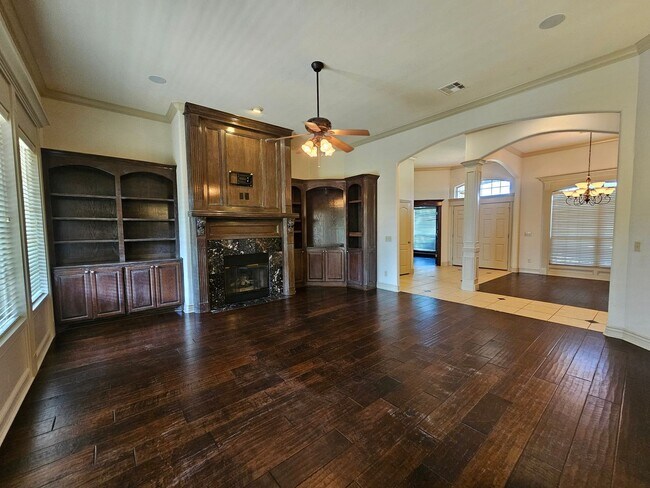 Building Photo - 513 Summit View Ct